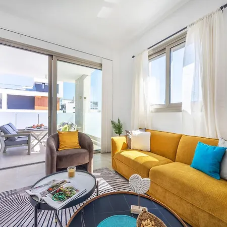 Mulberry Court Premium