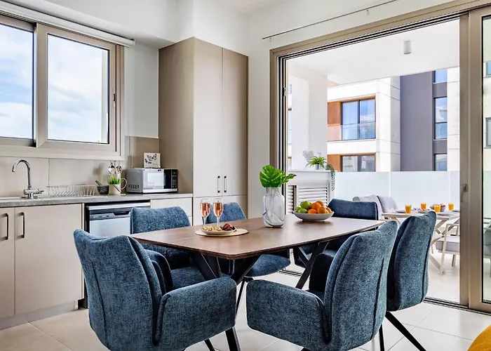 Mulberry Court Premium