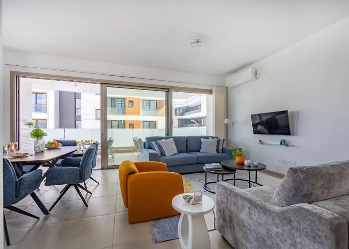 Mulberry Court Premium