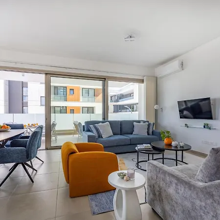 Mulberry Court Premium